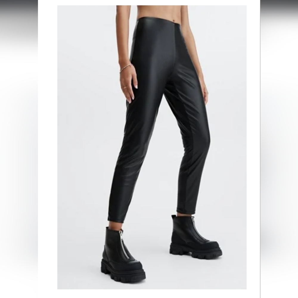 NWT Fabletics Vegan Leather High Waisted Legging-Short